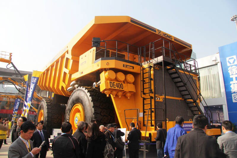 Look at the MONSTER !!  ---Overview Those Enormous Mining Trucks