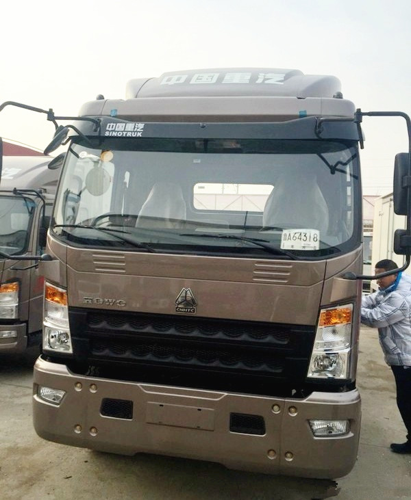 HOWO LIGHT TRUCK WITH MC05 MAN ENGINE.